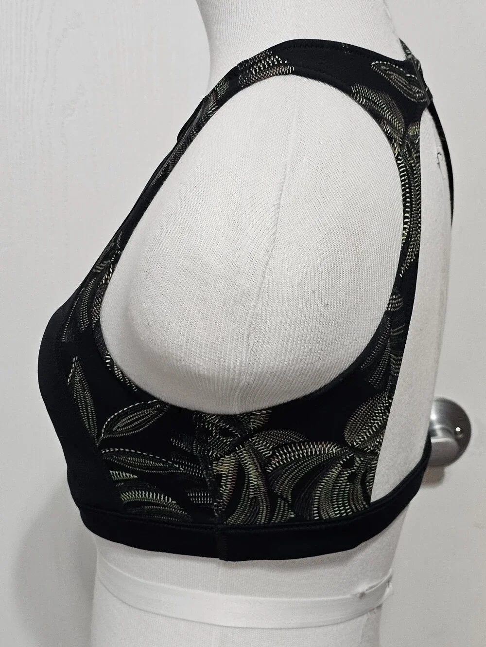 Roxy Pro Wave black crop bikini top Size M